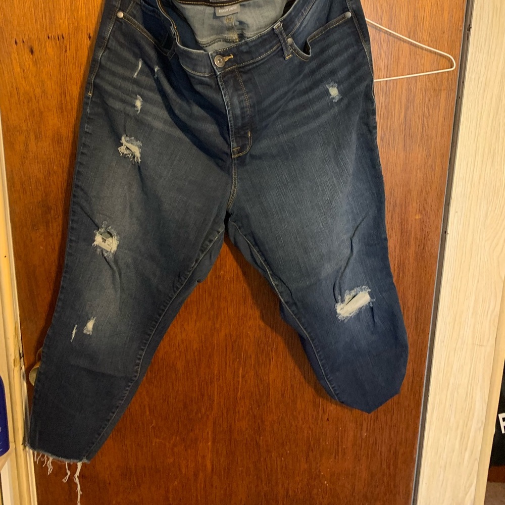 Torrid 26R Sky High skinny cropped jean.